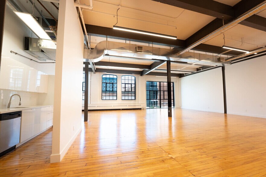 More Photos Of 219 Dufferin St, Toronto Unknown For Lease