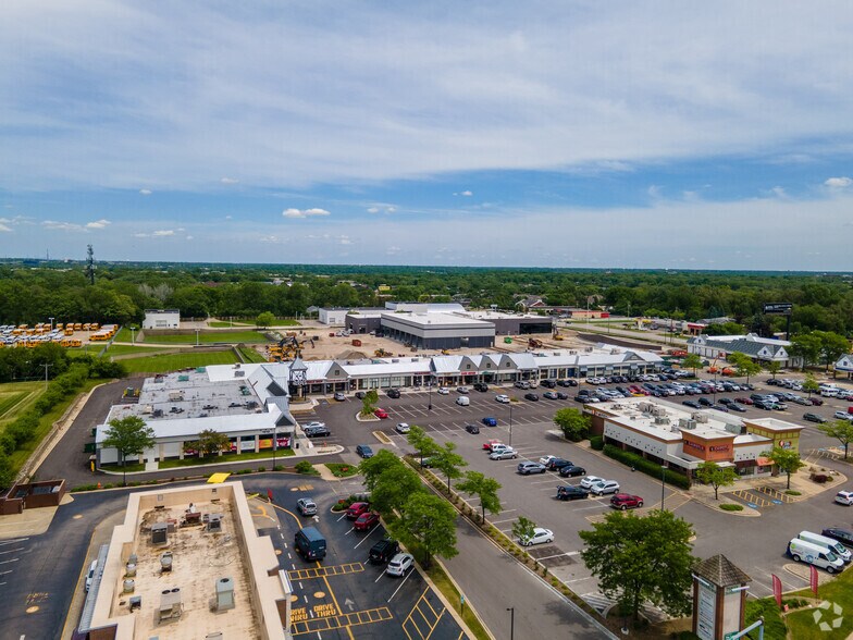 More Photos Of 1512 N Naper Blvd, Naperville General Retail For Lease