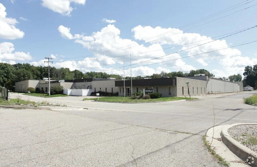 More Photos Of 39 State St, Middleville Manufacturing For Lease