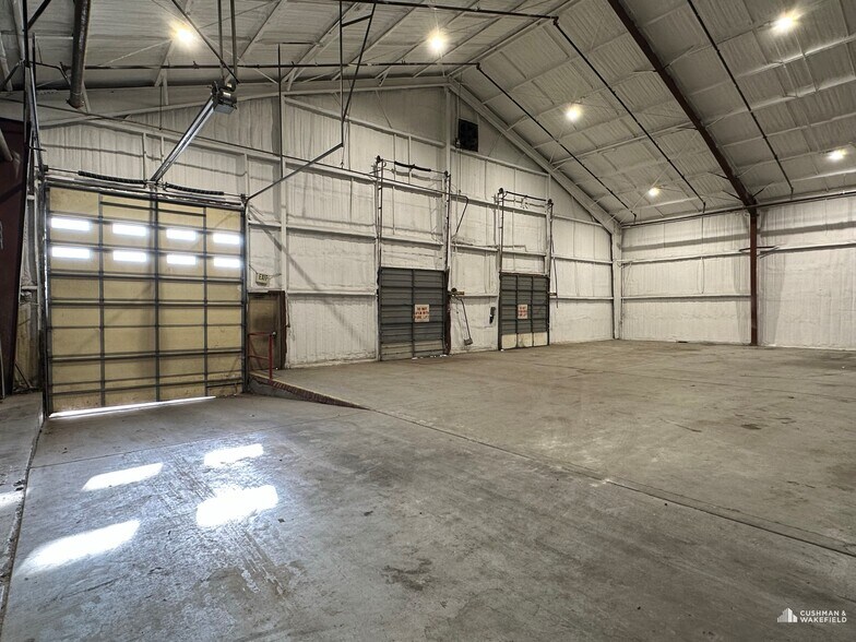 More Photos Of 2626 8th Ave, Garden City Showroom For Sale
