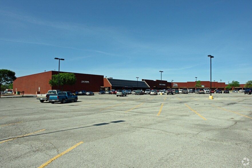 Primary Photo Of 503-601 N Highway 77, Waxahachie Unknown For Lease