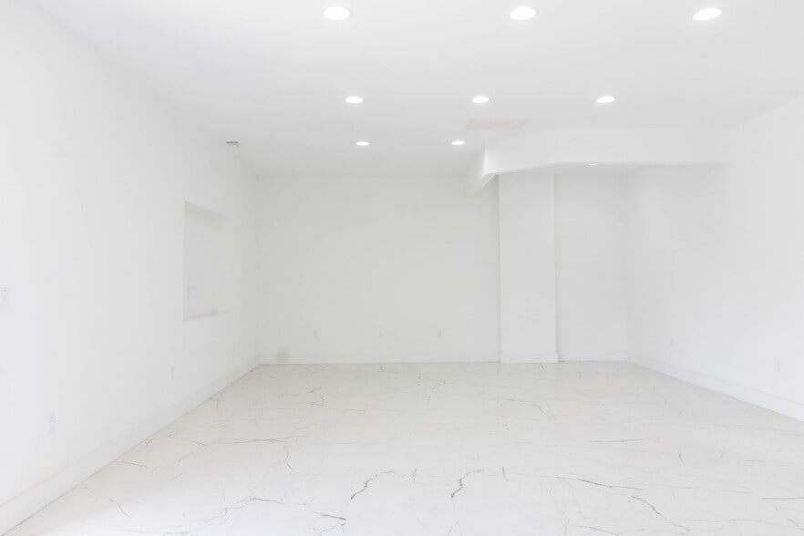 More Photos Of 122 Atando Ave, Charlotte Service For Lease