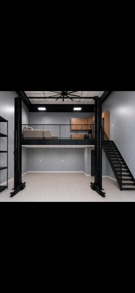 More Photos Of 8461 Possum Hollow Rd, Fort Mill Showroom For Lease
