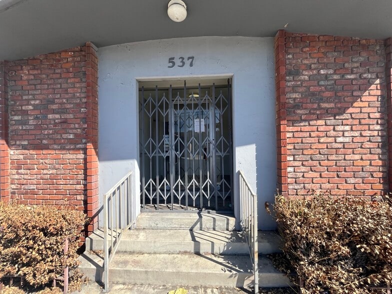 More Photos Of 537 E Gardena Blvd, Carson Manufacturing For Lease