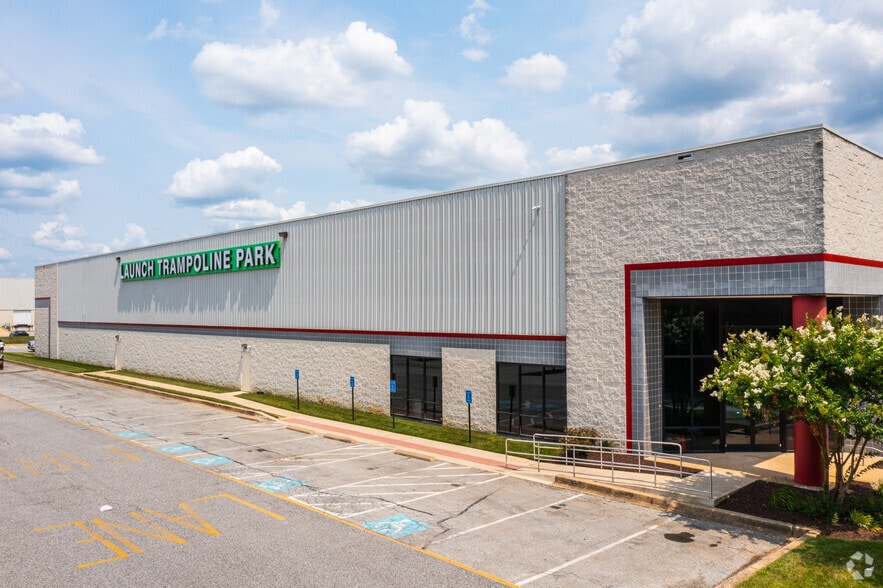 More Photos Of 500-514 Interchange Blvd, Newark Unknown For Lease