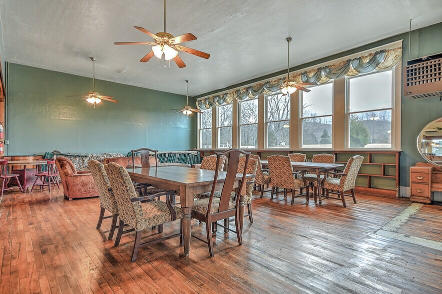 More Photos Of 19407 Bethel Rd, Abingdon Flex For Sale