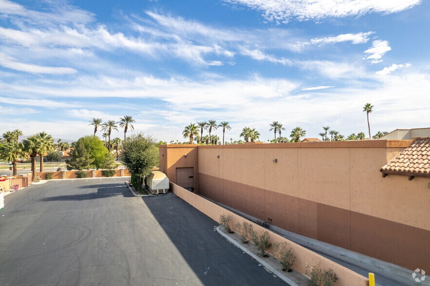 More Photos Of 74868-74998 Country Club Dr, Palm Desert Storefront For Lease