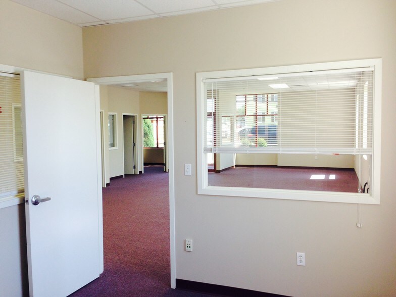 More Photos Of 220 Sutton St, North Andover Storefront For Lease