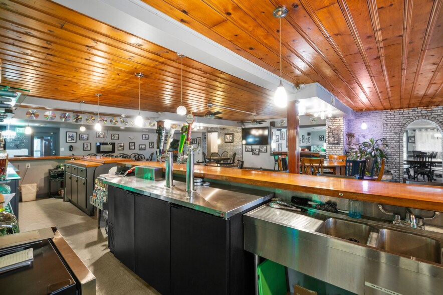 More Photos Of 17001 IN-3, Eaton Bar For Sale