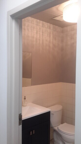 More Photos Of 854 Boyd Ave, Ottawa Warehouse For Lease