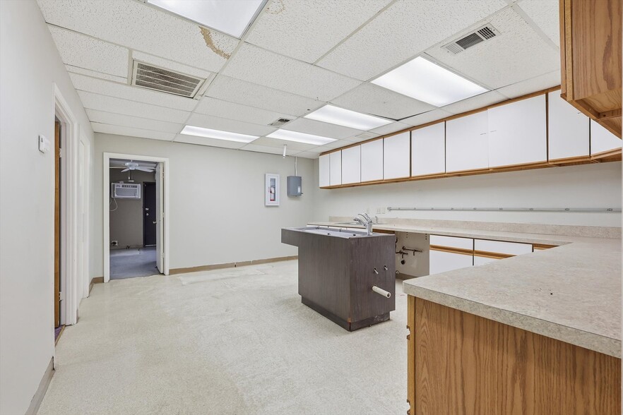 More Photos Of 2141-2149 W Park Blvd, Plano Unknown For Lease