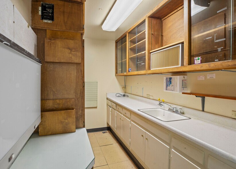 More Photos Of 3326-3328 E Southcross Blvd, San Antonio Medical For Sale