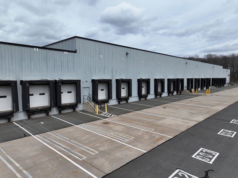 More Photos Of 1 Market Cir, Windsor Distribution For Lease