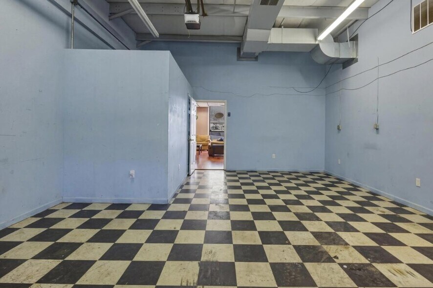 More Photos Of 1215 Greenville Ave, Staunton Freestanding For Lease