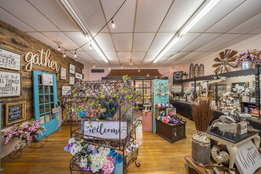More Photos Of 75 N Waco St, Hillsboro General Retail For Lease