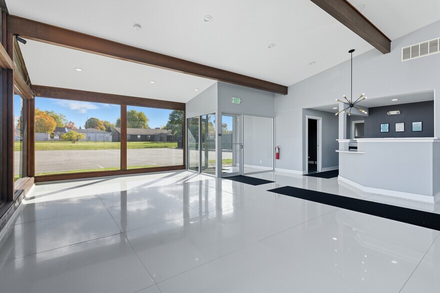 More Photos Of 801 W Grant Hwy, Marengo Freestanding For Lease