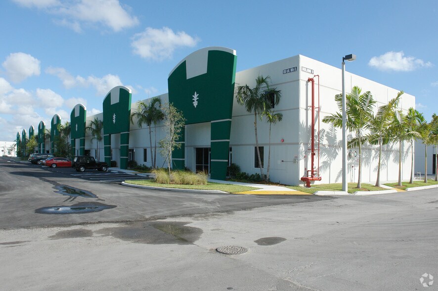 More Photos Of 1325 NW 98th Ct, Doral Warehouse For Lease