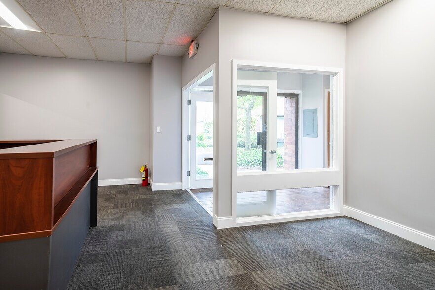 More Photos Of 951 N Plum Grove Rd, Schaumburg Office For Lease
