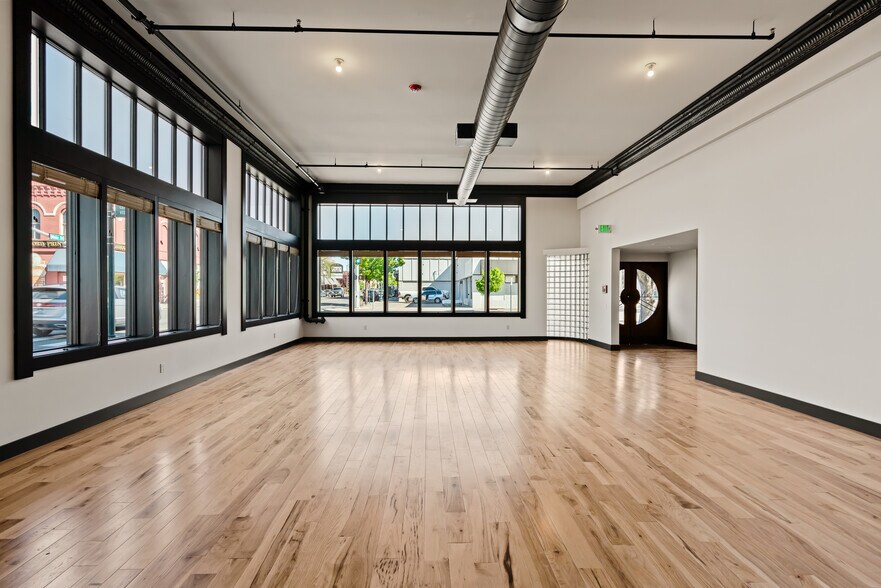 More Photos Of 103-116 W 3rd Ave, Ellensburg Restaurant For Lease