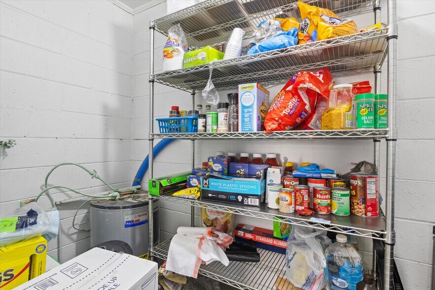 More Photos Of 327 S Adams St, Quincy Daycare Center For Sale