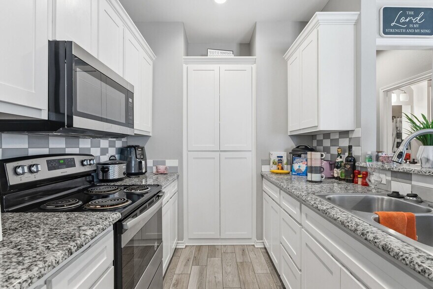 More Photos Of 16087 Echo Glen Dr, Tyler Apartments For Sale