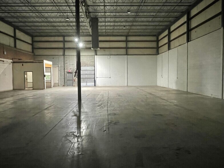 More Photos Of 4224 Northeast Expy, Atlanta Showroom For Lease