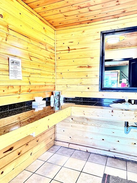 More Photos Of 1665 Whisper Ridge Rd, Ashton Hotel For Sale