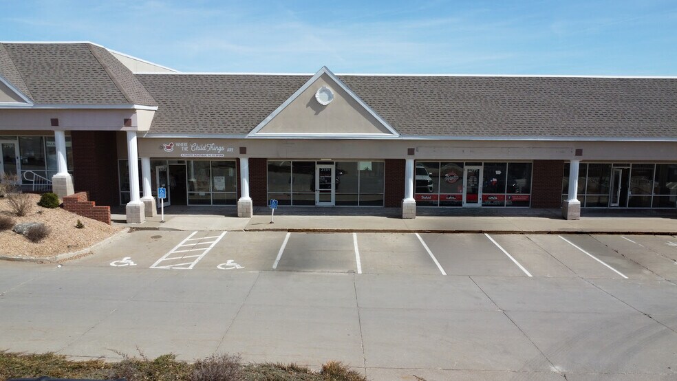 Primary Photo Of 2725-2819 100th St, Urbandale Storefront For Lease