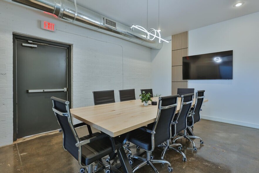 More Photos Of 611 Broadway, Lubbock Storefront For Sale