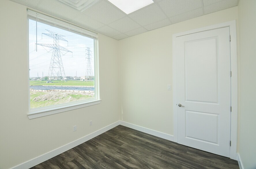 More Photos Of 3107 Elrod Rd, Katy Unknown For Lease