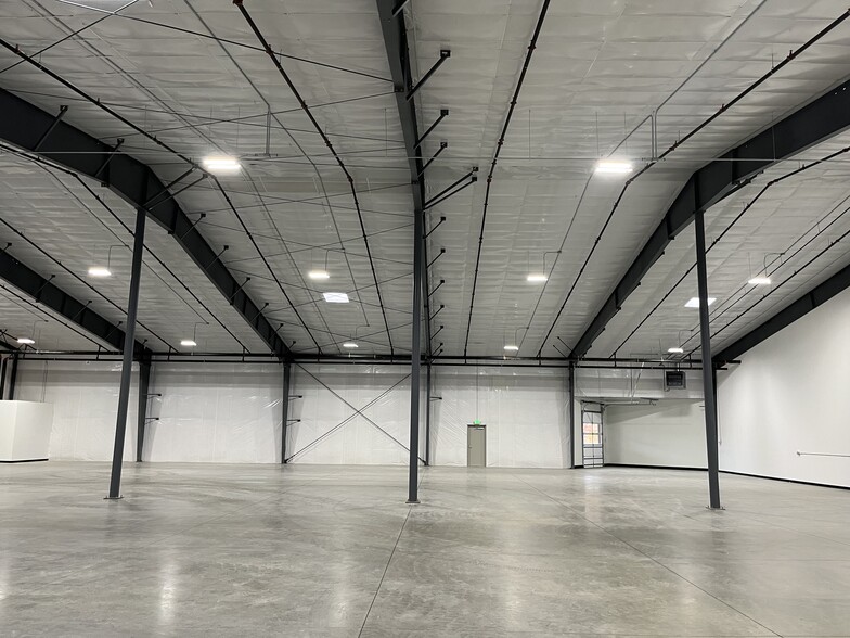 More Photos Of 1400-1442 W Smith Rd, Ferndale Industrial For Sale