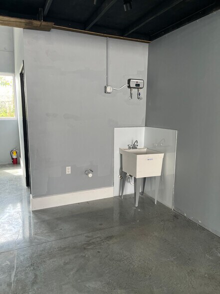 More Photos Of 8172 SW Jack James Dr, Stuart Unknown For Lease