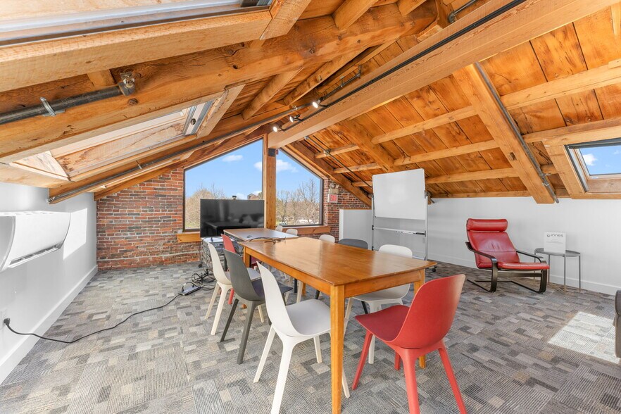 More Photos Of 40R Merrimac St, Newburyport Loft Creative Space For Lease