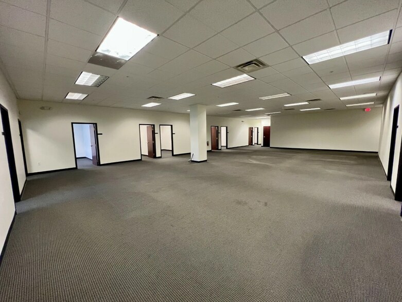 More Photos Of 455 Cayuga Rd, Cheektowaga Office For Lease