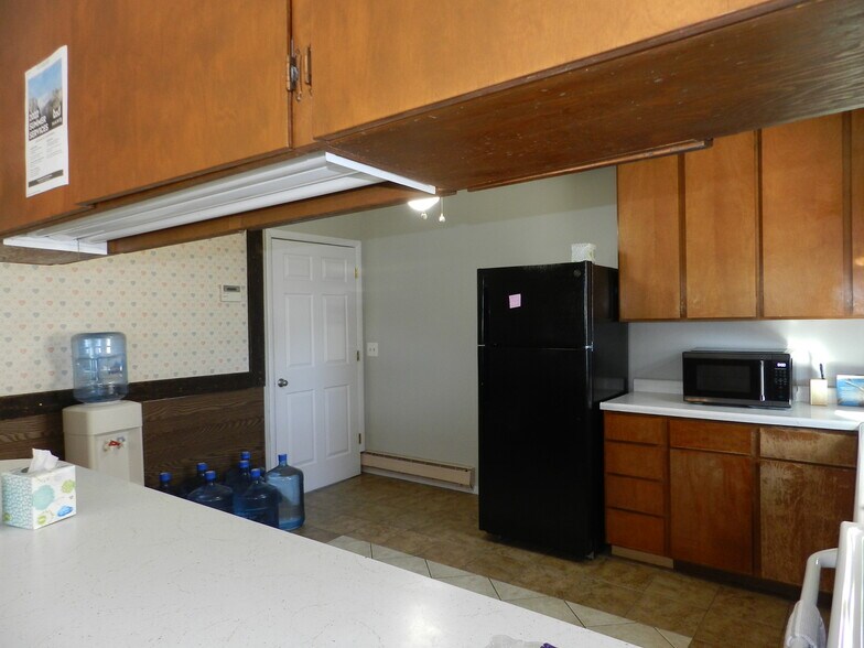 More Photos Of 445 Kristen Ct, Montrose Warehouse For Sale