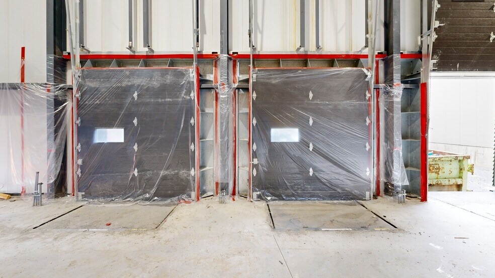 More Photos Of 100 Blvd Jean-Baptiste-Rolland O, Saint-jerome Unknown For Lease