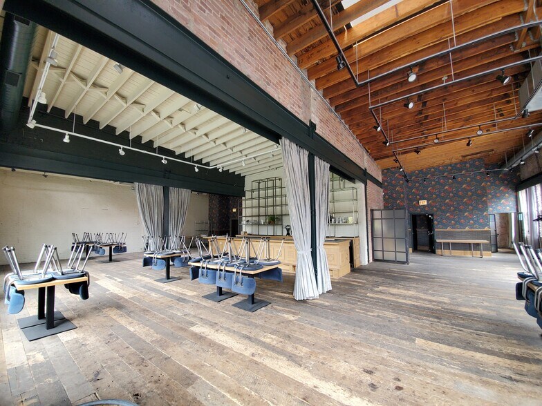 More Photos Of 802-804 W Randolph St, Chicago Storefront Retail Office For Lease