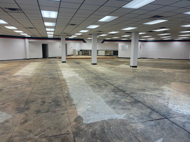 More Photos Of 3708 Freemansburg Ave, Bethlehem Storefront Retail Office For Sale