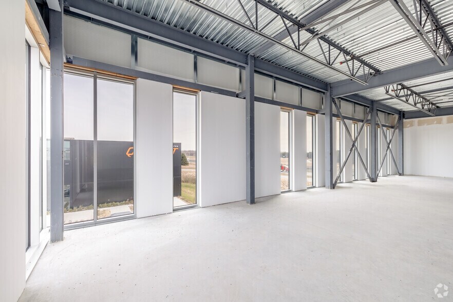 More Photos Of 551 Rue Louis-Blériot, Mascouche Office For Lease