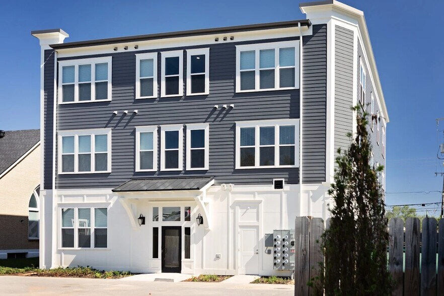 More Photos Of 310 Holcomb St, Springdale General Retail For Lease