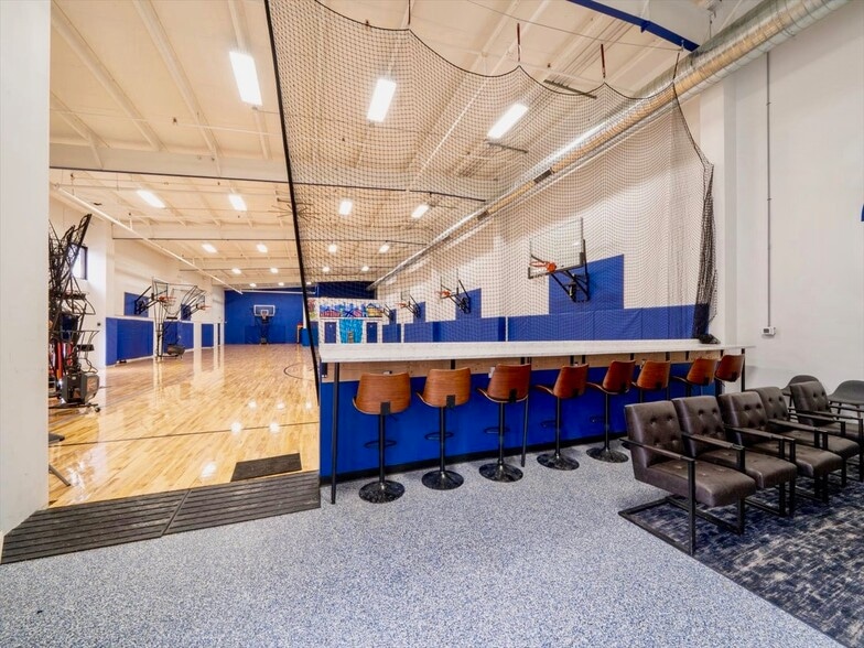 More Photos Of 465 W Commercial St, East Rochester Warehouse For Lease