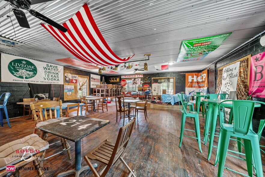 More Photos Of 23699-23737 W US Highway 290, Harper Storefront For Sale