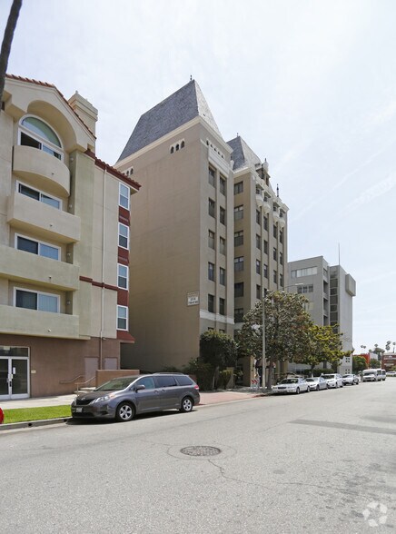 More Photos Of 634 S Gramercy Pl, Los Angeles Coworking Space