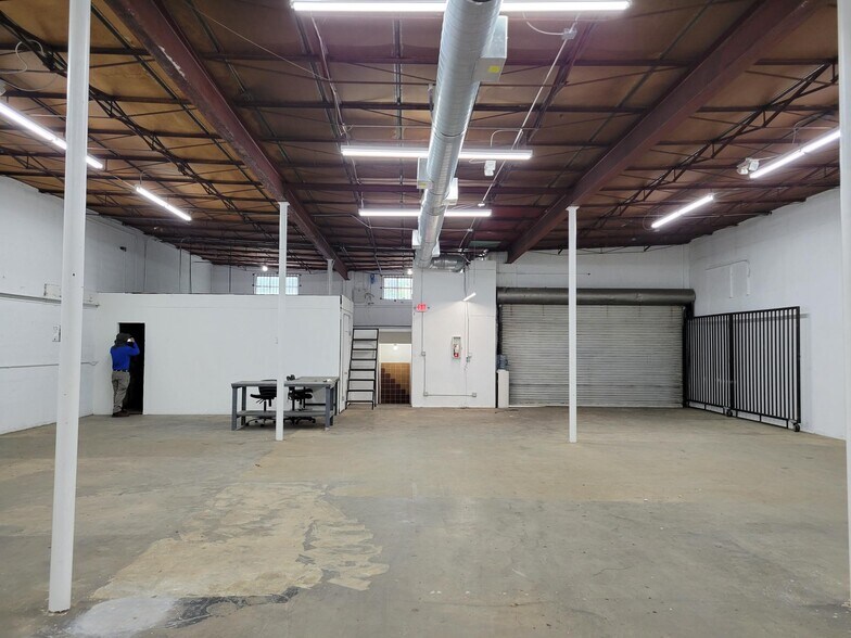 More Photos Of 7250 NE 4th Ct, Miami Showroom For Lease