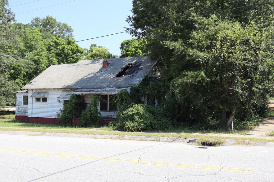 More Photos Of 253 E Savannah St, Calhoun Falls Freestanding For Sale