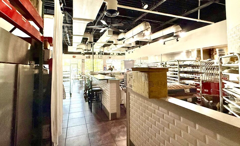 More Photos Of 3980 NW Federal Hwy, Jensen Beach General Retail For Lease