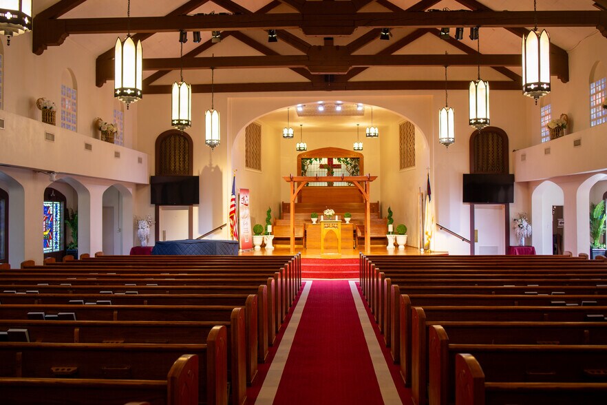 More Photos Of 746 Formosa Ave, Winter Park Religious Facility For Lease