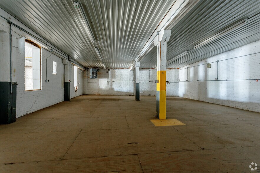 More Photos Of 512 S Main St, Carrollton Warehouse For Sale