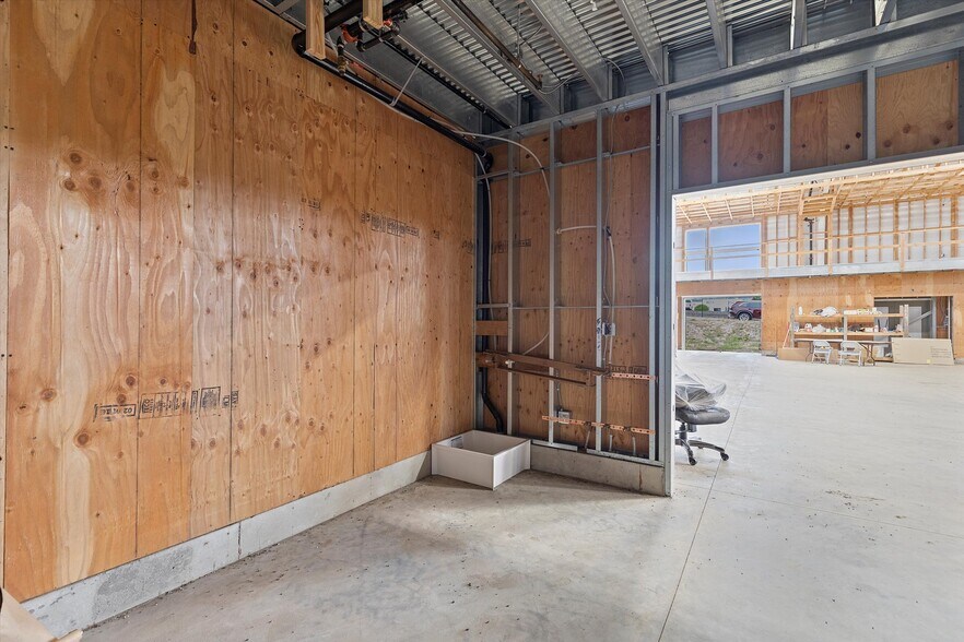 More Photos Of 1025 NW Grove st, Newport Industrial For Sale