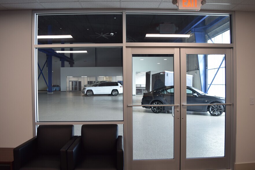 More Photos Of 1280 US Highway 41 Byp S, Venice Auto Dealership For Sale